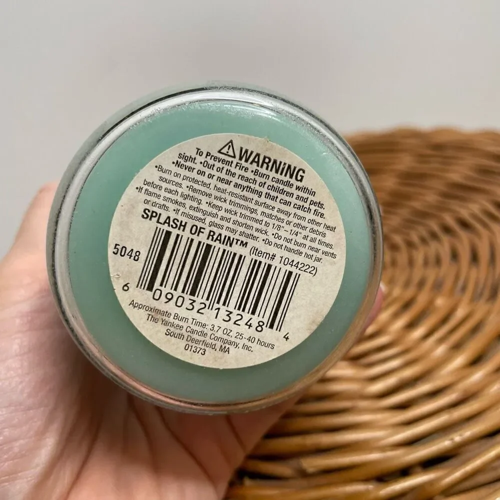 New Yankee Candle Splash Of Rain 3.7 oz Small Jar Candle Blue Original Scent